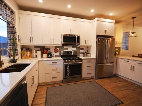 102-68 Roy Avenue, Penticton, BC - Indoor Photo Showing Kitchen With Double Sink