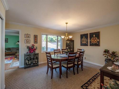 149 Pineview Drive, Kaleden, BC - Indoor Photo Showing Dining Room