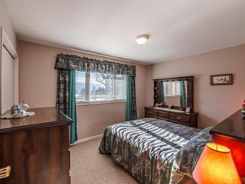 149 Pineview Drive, Kaleden, BC - Indoor Photo Showing Bedroom