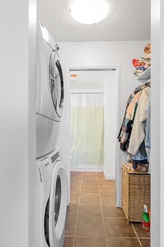 244-715 Leathead Road, Kelowna, BC - Indoor Photo Showing Laundry Room