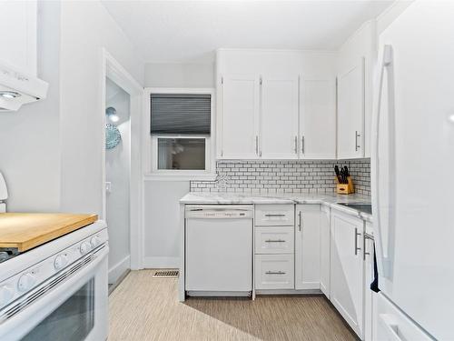 2804 38 Street, Vernon, BC - Indoor Photo Showing Kitchen