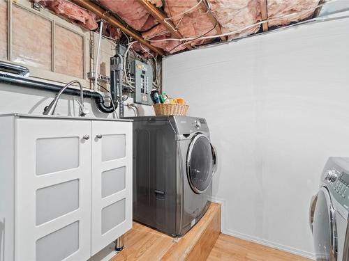 2804 38 Street, Vernon, BC - Indoor Photo Showing Laundry Room