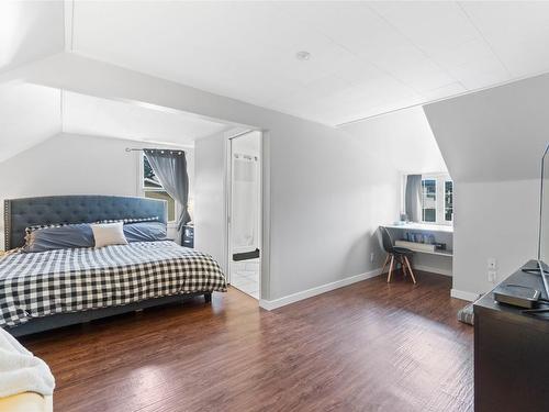 2804 38 Street, Vernon, BC - Indoor Photo Showing Bedroom