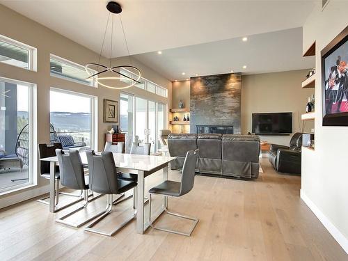 731 Carnoustie Drive, Kelowna, BC - Indoor Photo Showing Dining Room