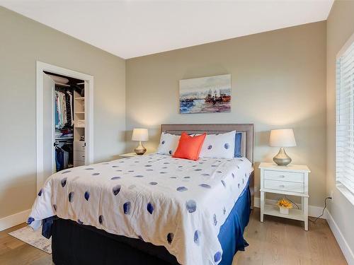731 Carnoustie Drive, Kelowna, BC - Indoor Photo Showing Bedroom