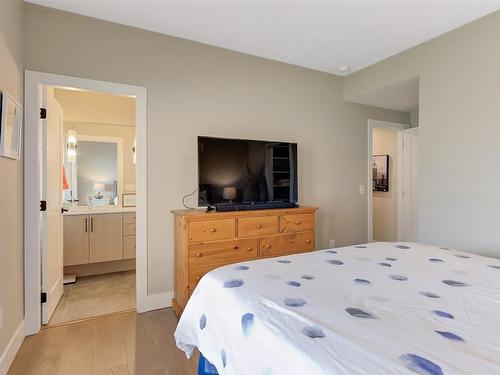 731 Carnoustie Drive, Kelowna, BC - Indoor Photo Showing Bedroom