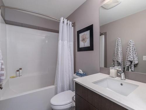 635-925 Leon Avenue, Kelowna, BC - Indoor Photo Showing Bathroom