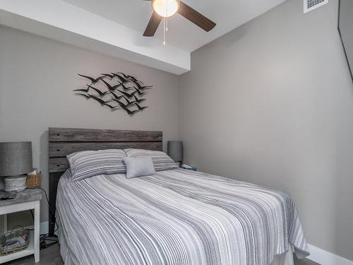635-925 Leon Avenue, Kelowna, BC - Indoor Photo Showing Bedroom