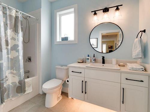 2-935 Borden Avenue, Kelowna, BC - Indoor Photo Showing Bathroom