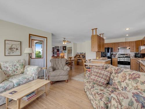 5612 Beach Avenue, Peachland, BC - Indoor Photo Showing Other Room