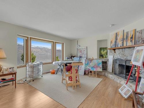 5612 Beach Avenue, Peachland, BC - Indoor With Fireplace