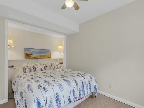 5612 Beach Avenue, Peachland, BC - Indoor Photo Showing Bedroom