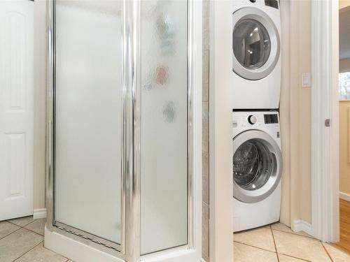 2863 Belgo Road, Kelowna, BC - Indoor Photo Showing Laundry Room