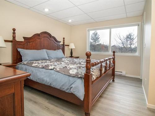 2863 Belgo Road, Kelowna, BC - Indoor Photo Showing Bedroom