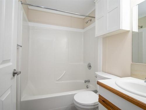 2863 Belgo Road, Kelowna, BC - Indoor Photo Showing Bathroom