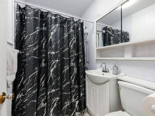 Bathroom - 951 Rue Des Primevères, Laval (Sainte-Dorothée), QC - Indoor