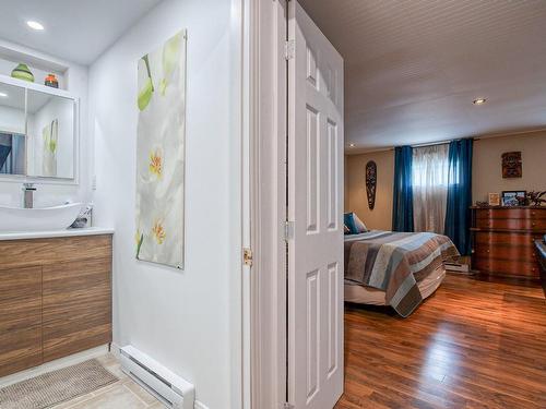 Master bedroom - 860 Rue Bellerive, Saint-Jean-Sur-Richelieu, QC - Indoor Photo Showing Bathroom