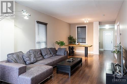127 Eccles Street, Ottawa, ON - Indoor Photo Showing Living Room
