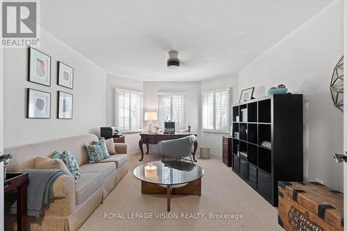 53 Ellery Dr, Richmond Hill, ON - Indoor Photo Showing Living Room