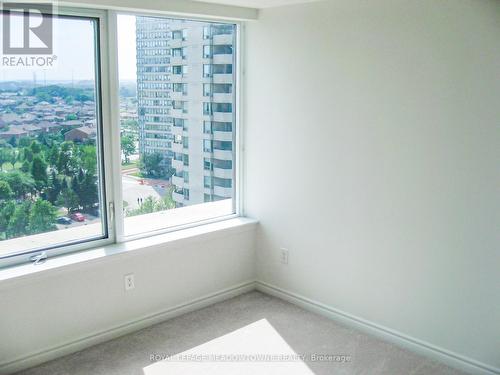 #910 -385 Prince Of Wales Dr W, Mississauga, ON - Indoor Photo Showing Other Room