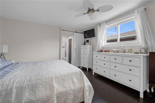33 Rosedale Avenue, St. Catharines, ON - Indoor Photo Showing Bedroom