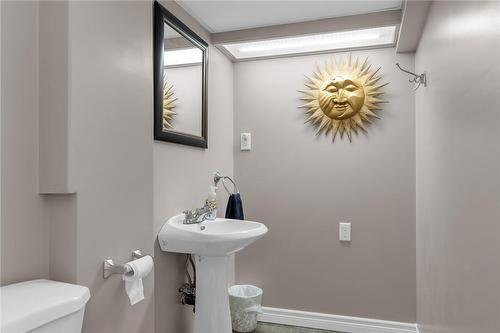 33 Rosedale Avenue, St. Catharines, ON - Indoor Photo Showing Bathroom