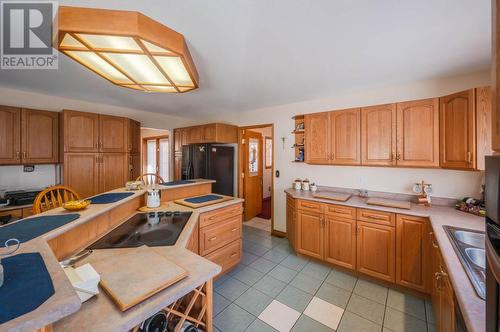 43 Harbour Key Drive, Osoyoos, BC - Indoor Photo Showing Kitchen