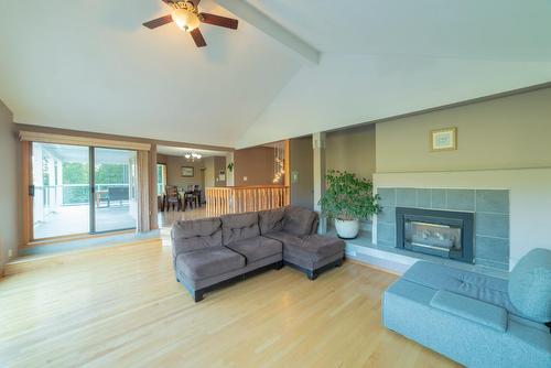 1609 Highway 3B, Fruitvale, BC - Indoor Photo Showing Living Room With Fireplace