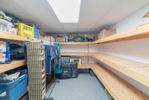 1609 Highway 3B, Fruitvale, BC - Indoor With Storage