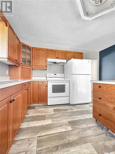 907 Maple Drive, Esterhazy, SK - Indoor Photo Showing Kitchen