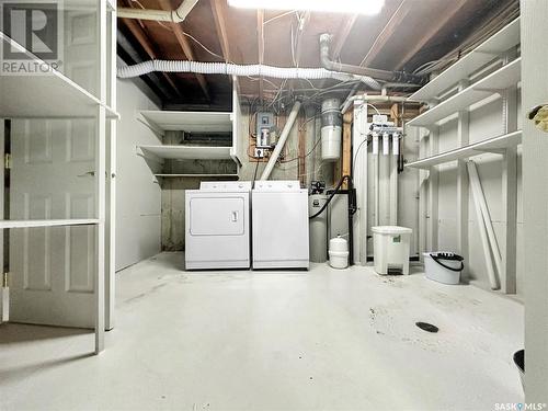 907 Maple Drive, Esterhazy, SK - Indoor Photo Showing Laundry Room