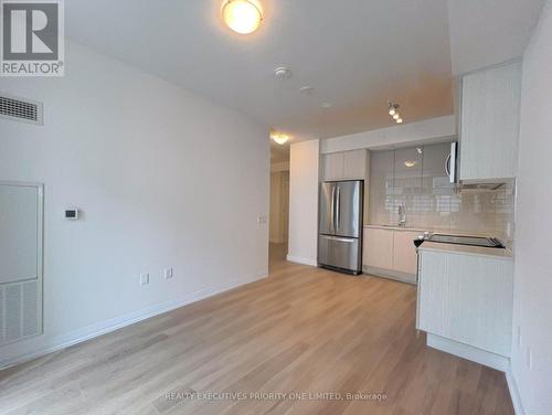 815 - 50 Dunfield Avenue, Toronto, ON - Indoor Photo Showing Kitchen