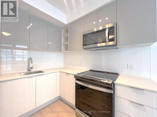 815 - 50 Dunfield Avenue, Toronto, ON - Indoor Photo Showing Kitchen With Upgraded Kitchen