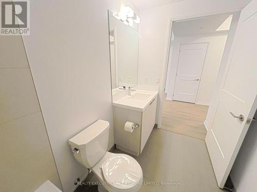 815 - 50 Dunfield Avenue, Toronto, ON - Indoor Photo Showing Bathroom