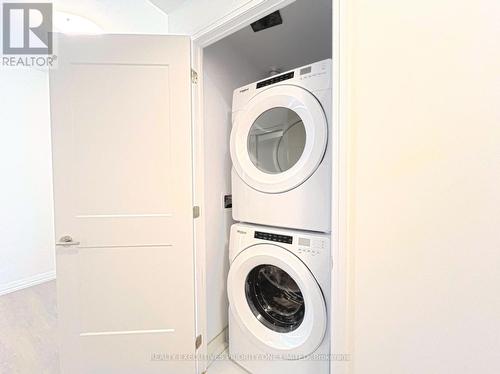 815 - 50 Dunfield Avenue, Toronto, ON - Indoor Photo Showing Laundry Room