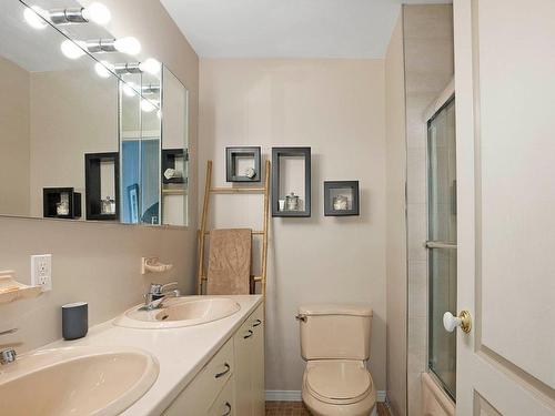 Bathroom - 101 Ch. Deer Hill, Rigaud, QC - Indoor Photo Showing Bathroom