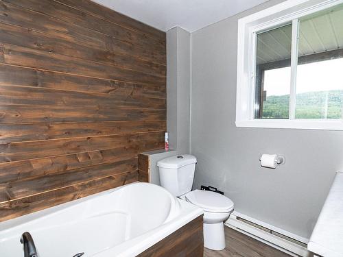 Salle de bains - 2216 Rue Principale, Pohénégamook, QC - Indoor Photo Showing Bathroom
