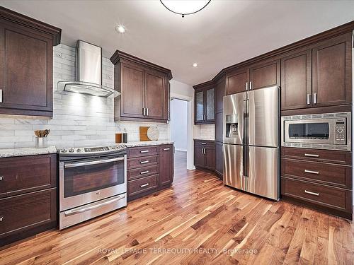 83 Sherwood Rd E, Ajax, ON - Indoor Photo Showing Kitchen With Upgraded Kitchen