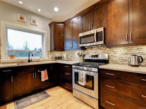 3425 Hopwood Pl, Colwood, BC - Indoor Photo Showing Kitchen With Upgraded Kitchen