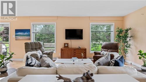 1028 Cocagne Sud, Dundas, NB - Indoor Photo Showing Living Room