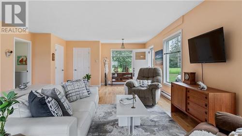 1028 Cocagne Sud, Dundas, NB - Indoor Photo Showing Living Room