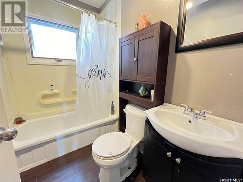 318 Cypress Street, Maple Creek, SK - Indoor Photo Showing Bathroom