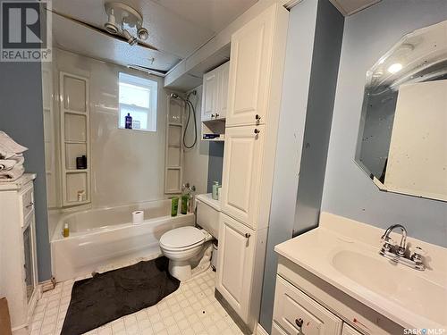 318 Cypress Street, Maple Creek, SK - Indoor Photo Showing Bathroom