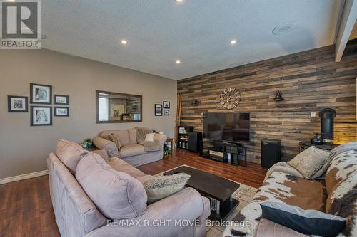 4005 Martindale Cres, Severn, ON - Indoor Photo Showing Living Room With Fireplace