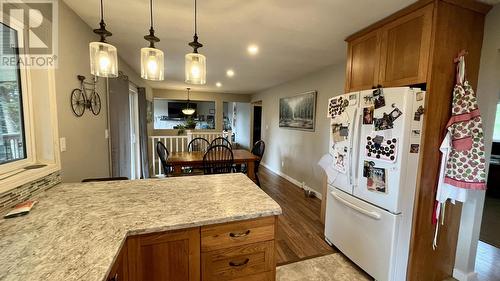 6260 Merkley Crescent, 100 Mile House, BC - Indoor Photo Showing Kitchen