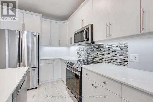2284 Evans Boulevard, London, ON - Indoor Photo Showing Kitchen With Upgraded Kitchen