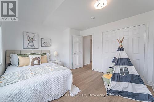 518 Spruce Needle Crt, Oakville, ON - Indoor Photo Showing Bedroom