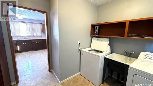 435 8Th Street E, Prince Albert, SK - Indoor Photo Showing Laundry Room