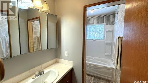 435 8Th Street E, Prince Albert, SK - Indoor Photo Showing Bathroom