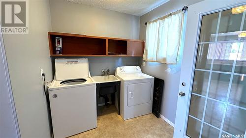 435 8Th Street E, Prince Albert, SK - Indoor Photo Showing Laundry Room